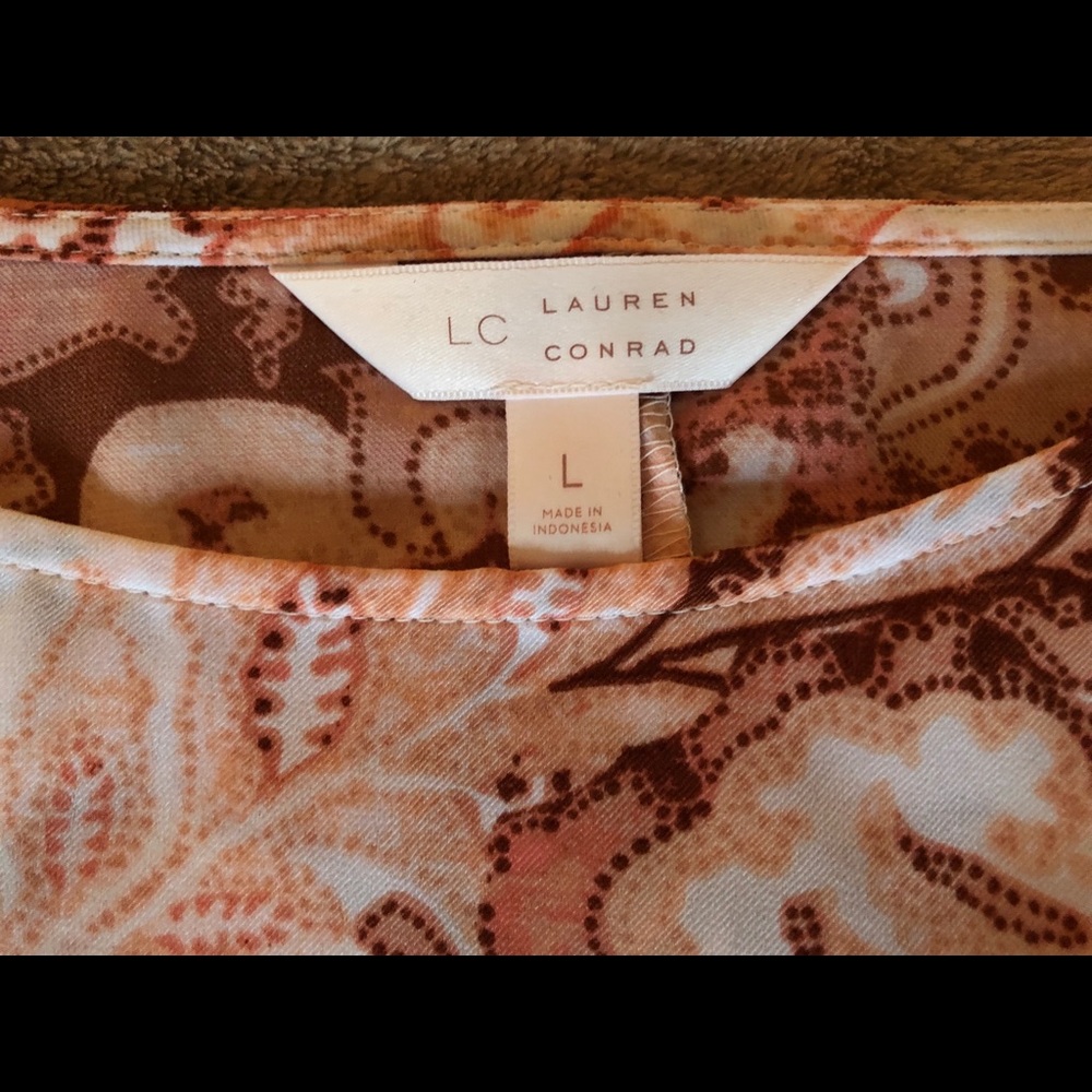 Lauren Conrad Top with tie sleeves (Lg)